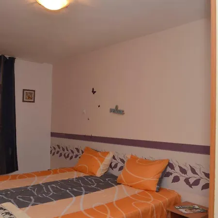 Apartment Breeze Warna